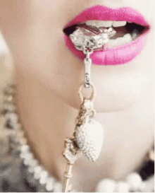Gif animé bijoux bouche